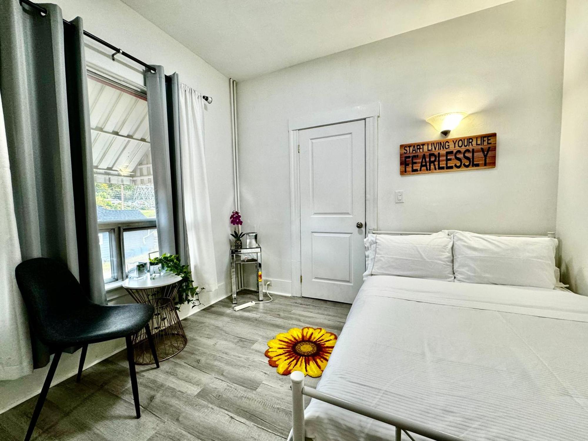 Seattle Home With 2 Bedrooms A King Bed Queen Bed And An Extra Sofa Bed Located 10 Minutes From Seatac Airport And 20 Minutes From Downtown Εξωτερικό φωτογραφία