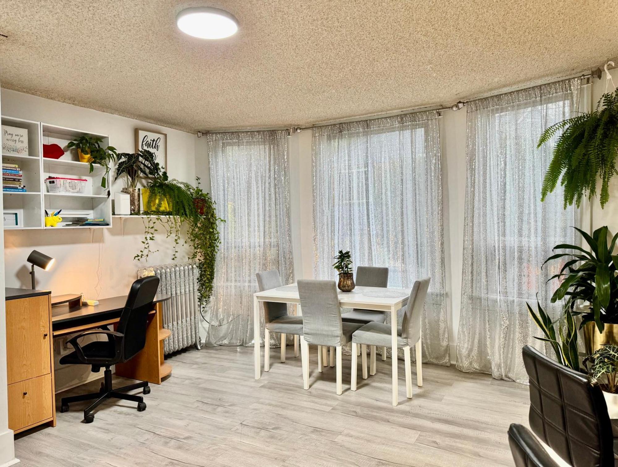Seattle Home With 2 Bedrooms A King Bed Queen Bed And An Extra Sofa Bed Located 10 Minutes From Seatac Airport And 20 Minutes From Downtown Εξωτερικό φωτογραφία