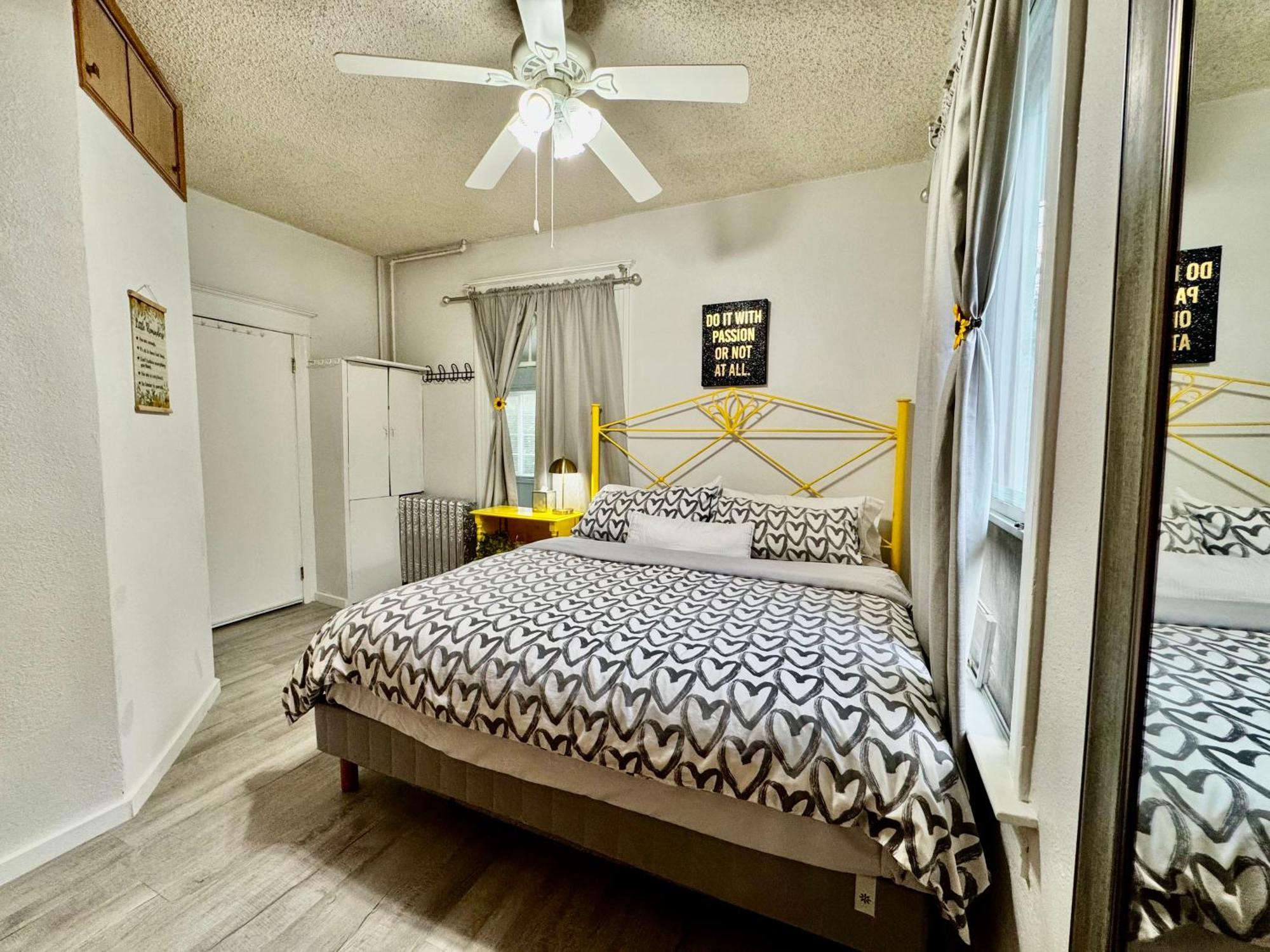 Seattle Home With 2 Bedrooms A King Bed Queen Bed And An Extra Sofa Bed Located 10 Minutes From Seatac Airport And 20 Minutes From Downtown Εξωτερικό φωτογραφία