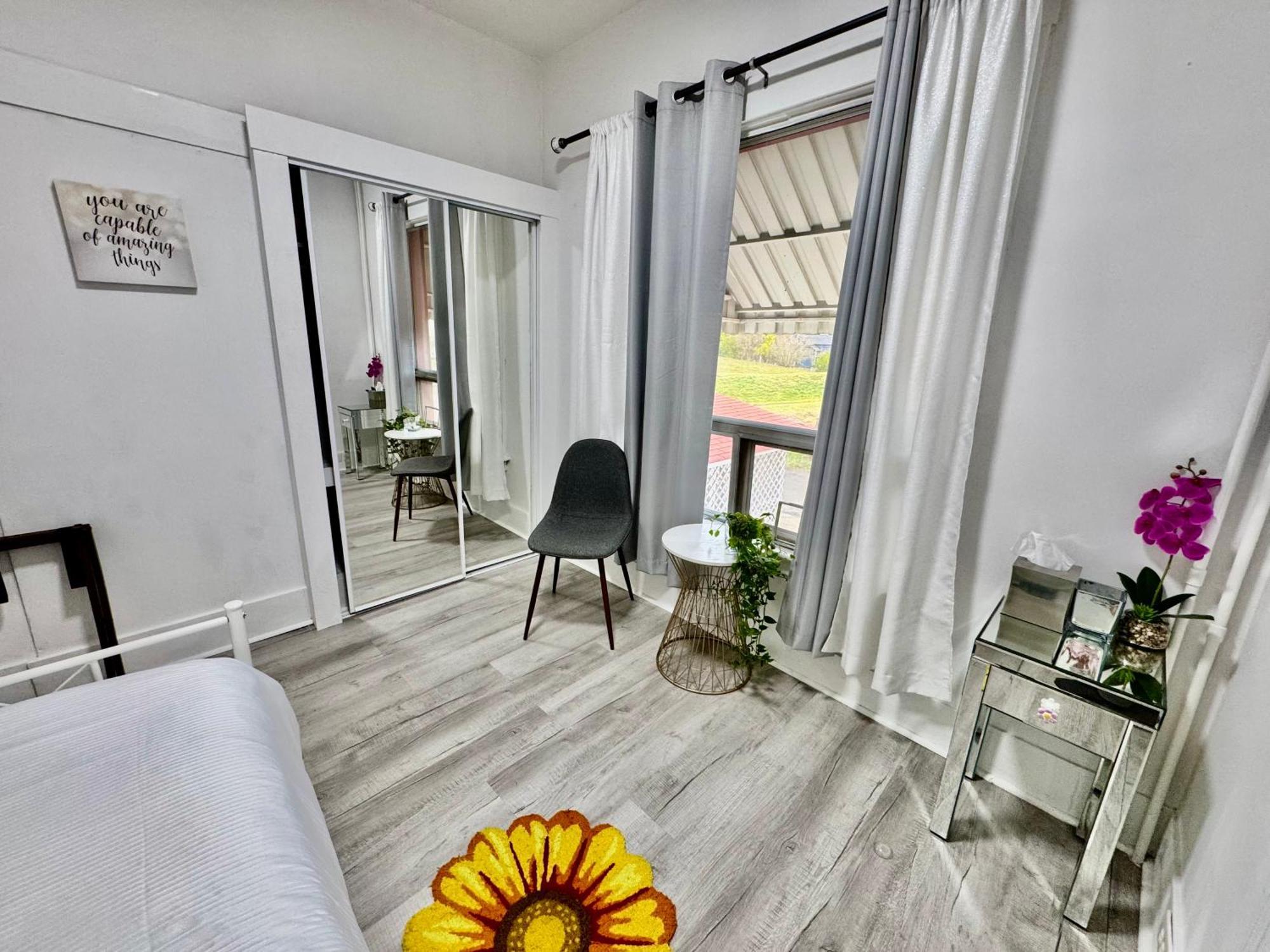 Seattle Home With 2 Bedrooms A King Bed Queen Bed And An Extra Sofa Bed Located 10 Minutes From Seatac Airport And 20 Minutes From Downtown Εξωτερικό φωτογραφία
