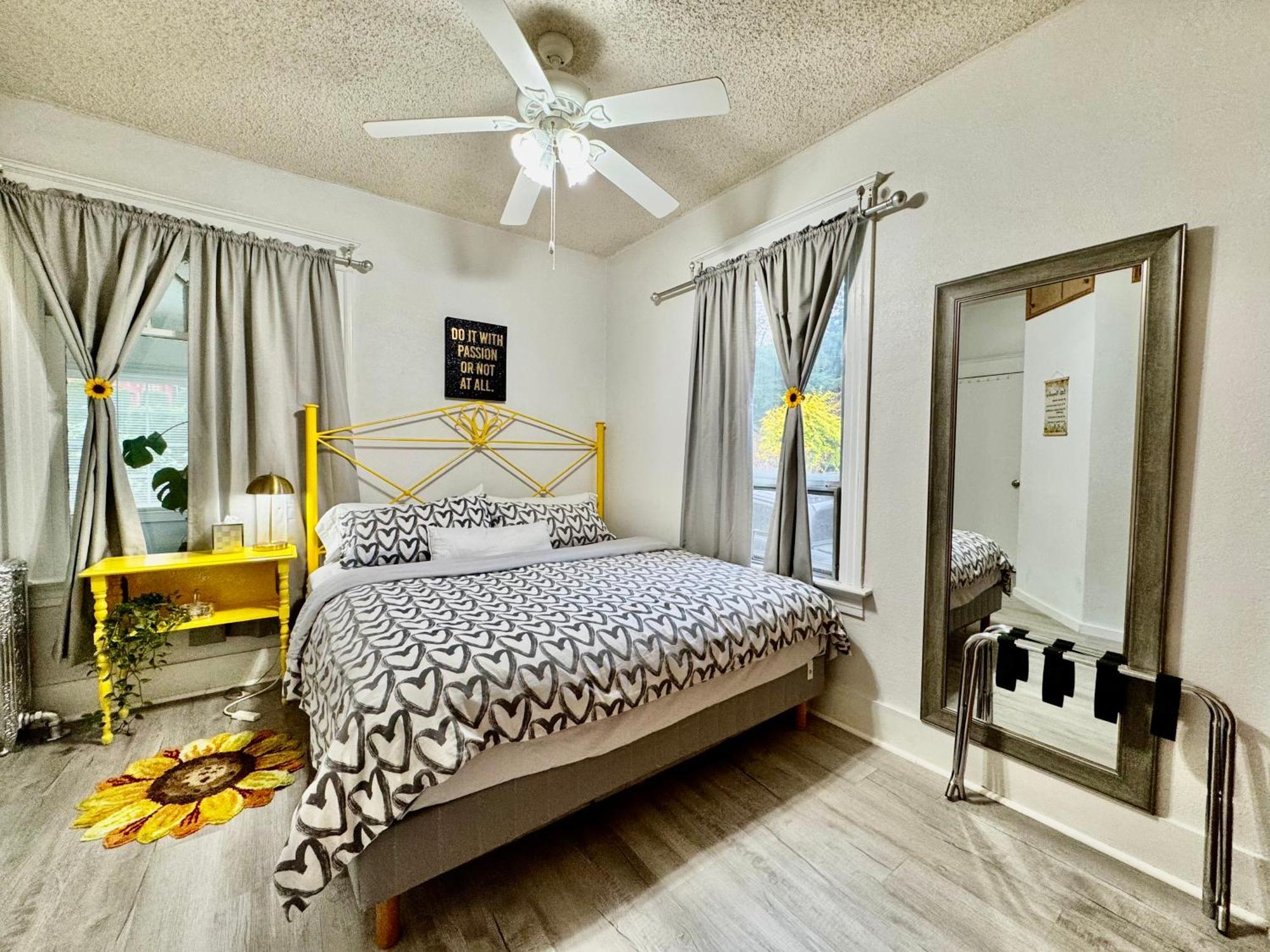 Seattle Home With 2 Bedrooms A King Bed Queen Bed And An Extra Sofa Bed Located 10 Minutes From Seatac Airport And 20 Minutes From Downtown Εξωτερικό φωτογραφία